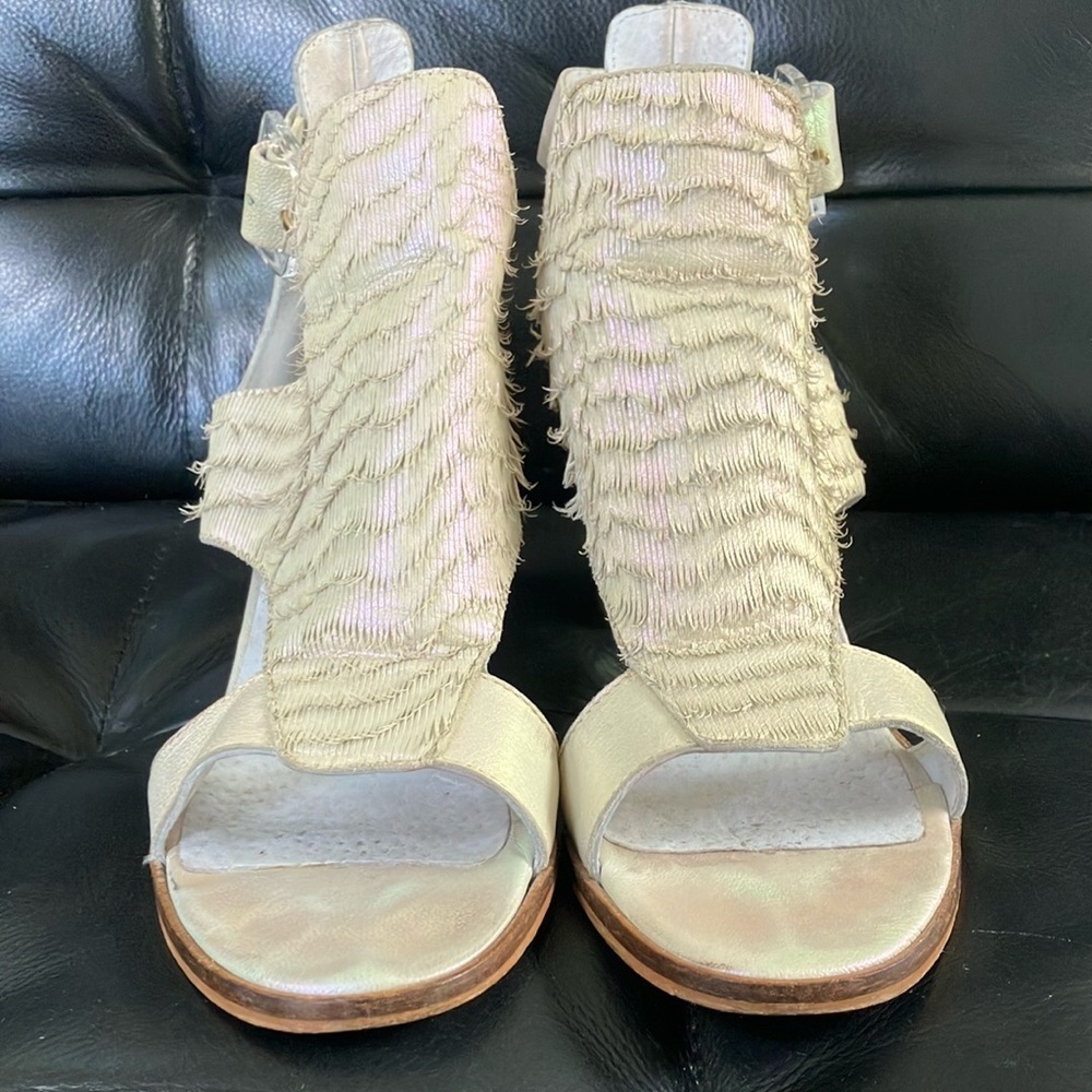 Women’s size 38 Spanish leather Miista- London Cream 2.5” Shoes - Imperfect
